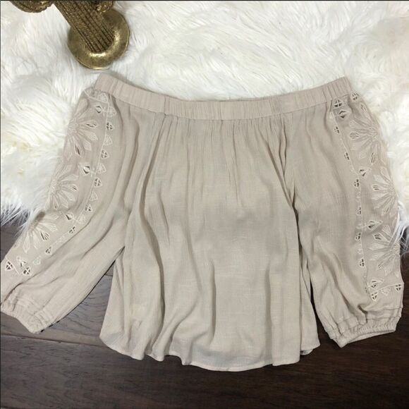 2/$30 ASTR The Label Off Shoulder Lace Embroidered Gauzy Relaxed Blouse Top - Picture 6 of 7